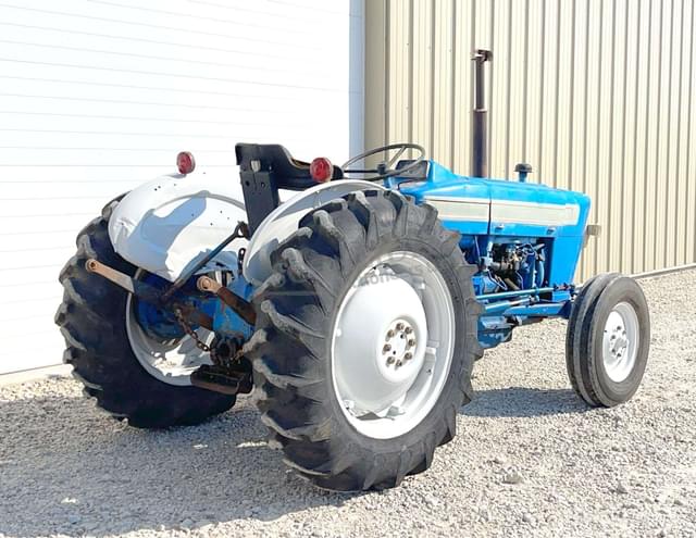 Image of Ford 3400 equipment image 4