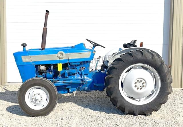 Image of Ford 3400 equipment image 3
