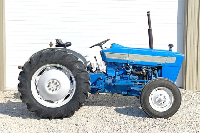 Image of Ford 3400 equipment image 2