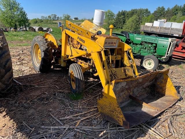 Image of Ford 3400 equipment image 2