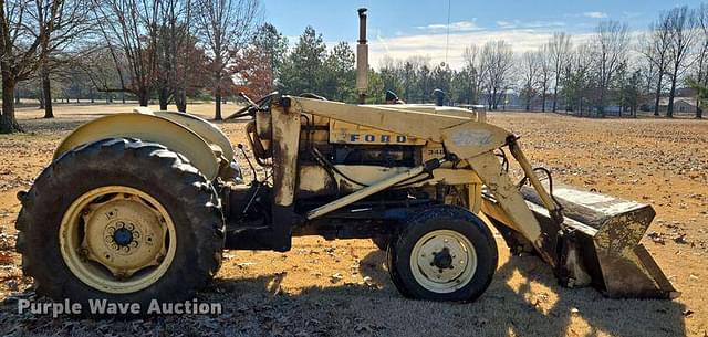 Image of Ford 3400 equipment image 3