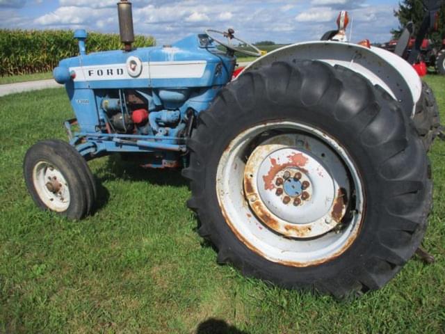 Image of Ford 3400 equipment image 2