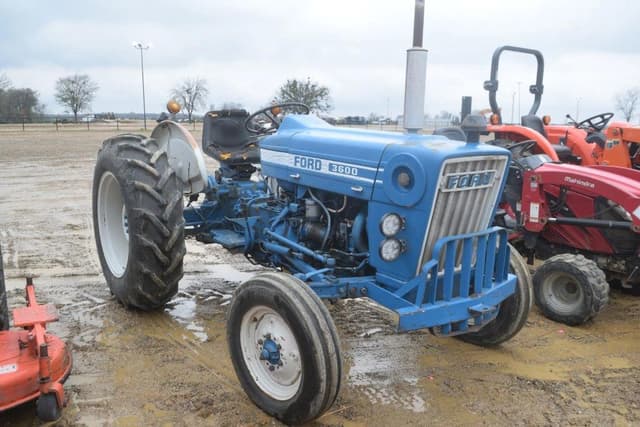 Image of Ford 3600 equipment image 3