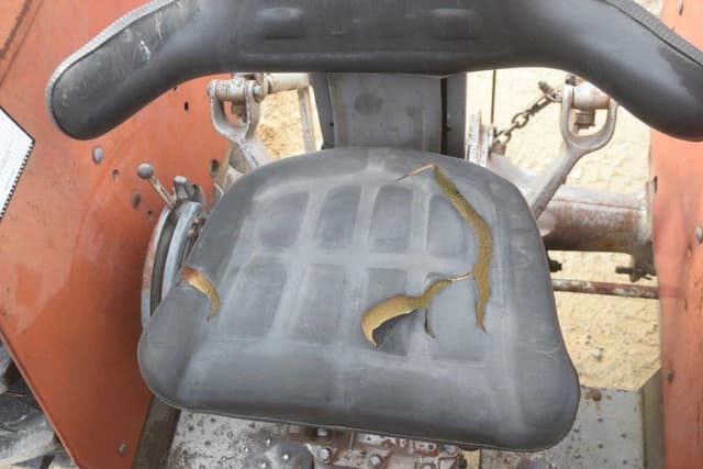 Image of Ford 3600 equipment image 4