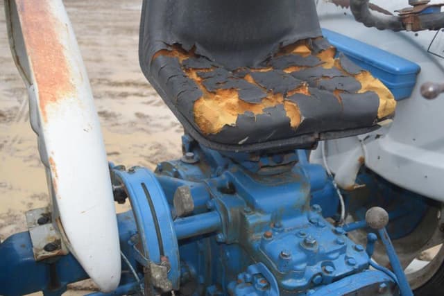 Image of Ford 3600 equipment image 4