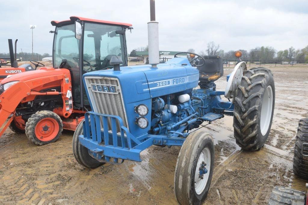 Ford 3600 Equipment Image0