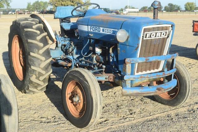 Image of Ford 3600 equipment image 3