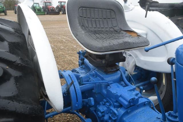 Image of Ford 3600 equipment image 4