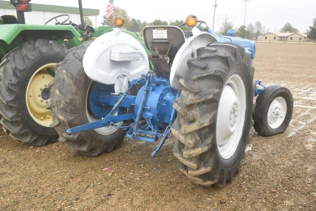 Image of Ford 3600 equipment image 2