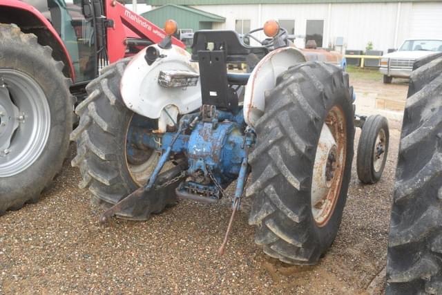 Image of Ford 3600 equipment image 2