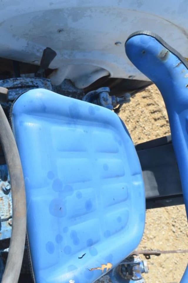 Image of Ford 3600 equipment image 4