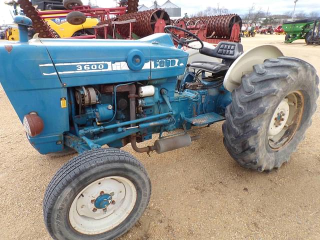 Image of Ford 3600 equipment image 3