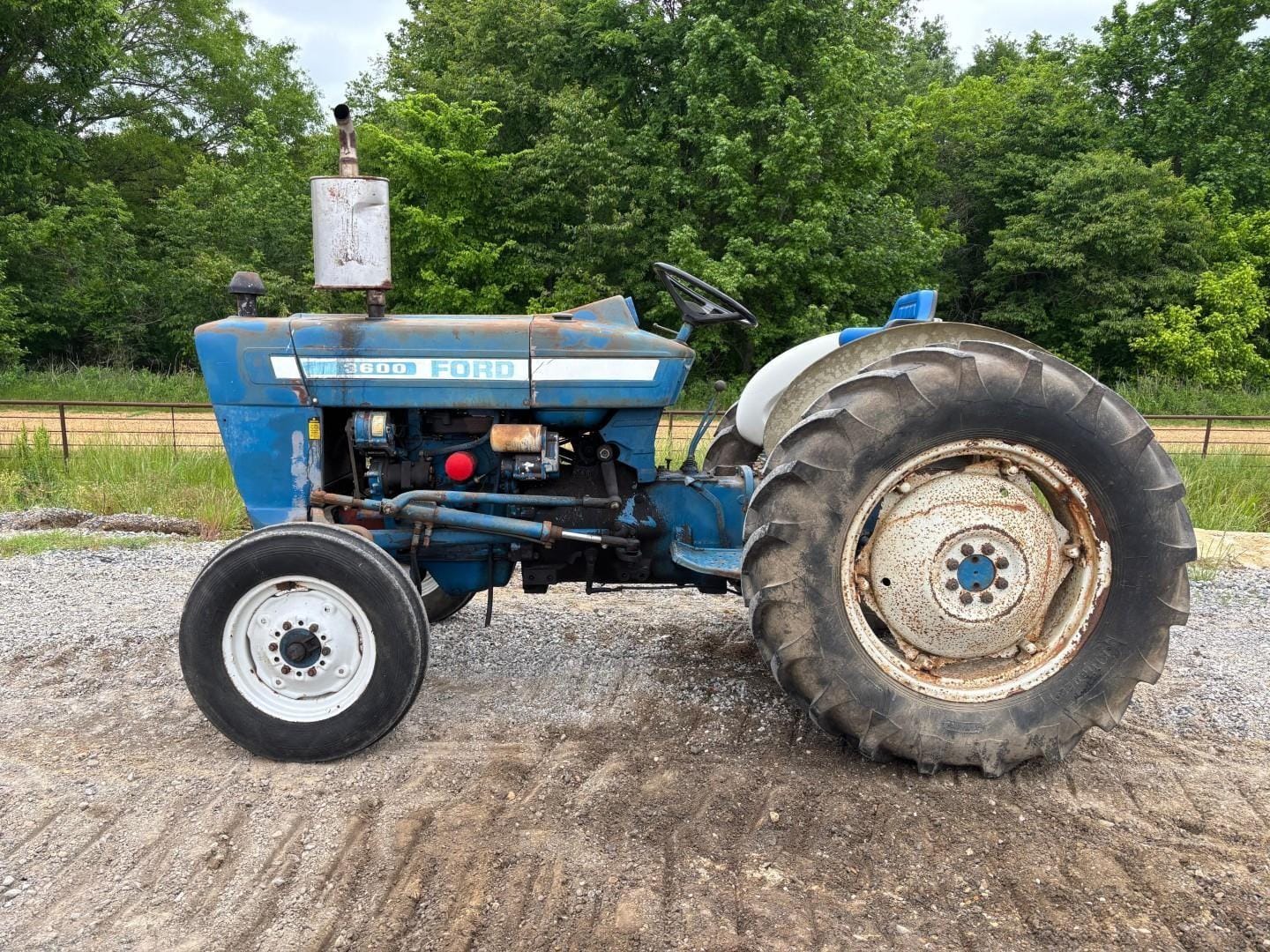 Ford 3600 Equipment Image0