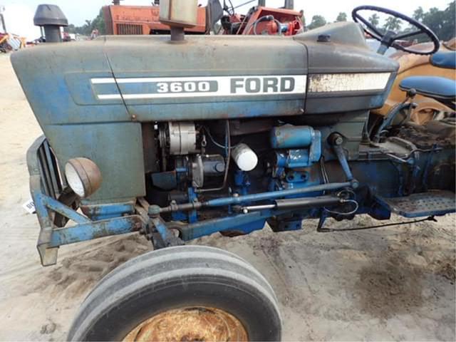 Image of Ford 3600 equipment image 3