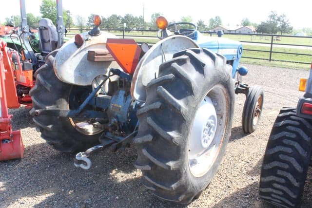 Image of Ford 3600 equipment image 2