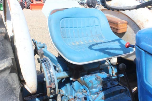 Image of Ford 3600 equipment image 4