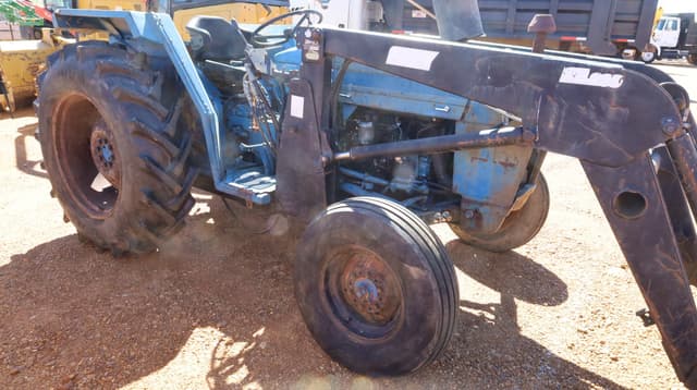 Image of Ford 3600 equipment image 3