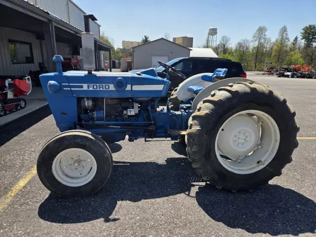 Image of Ford 3600 equipment image 4