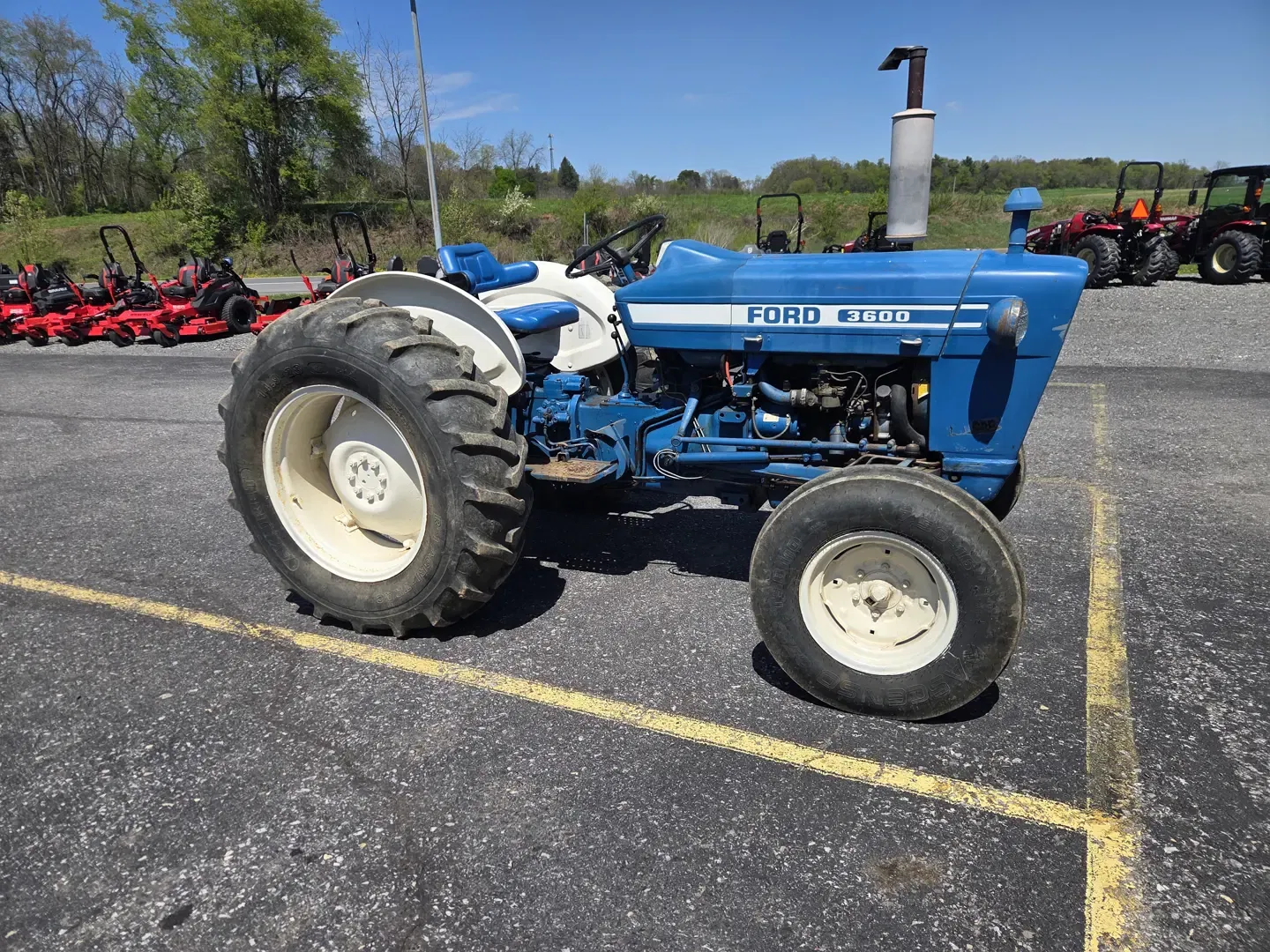 Ford 3600 Equipment Image0