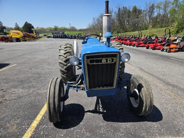 Image of Ford 3600 equipment image 3