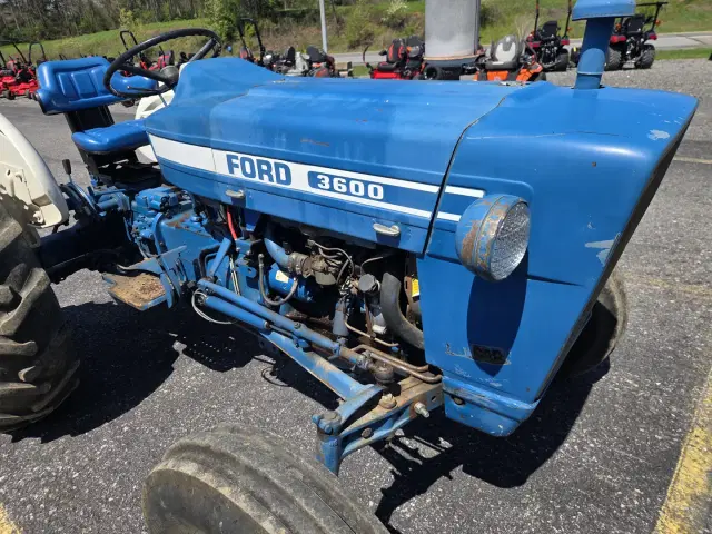 Image of Ford 3600 equipment image 2