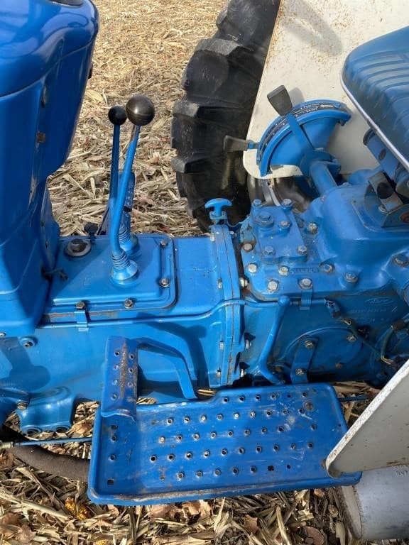 Image of Ford 3600 equipment image 4