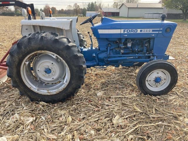Image of Ford 3600 equipment image 2