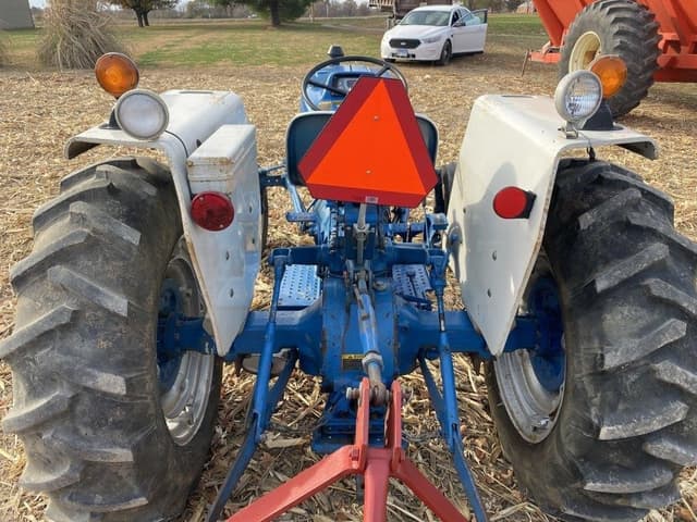 Image of Ford 3600 equipment image 3