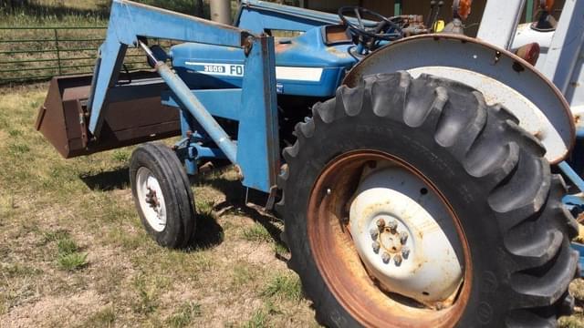 Image of Ford 3600 equipment image 3