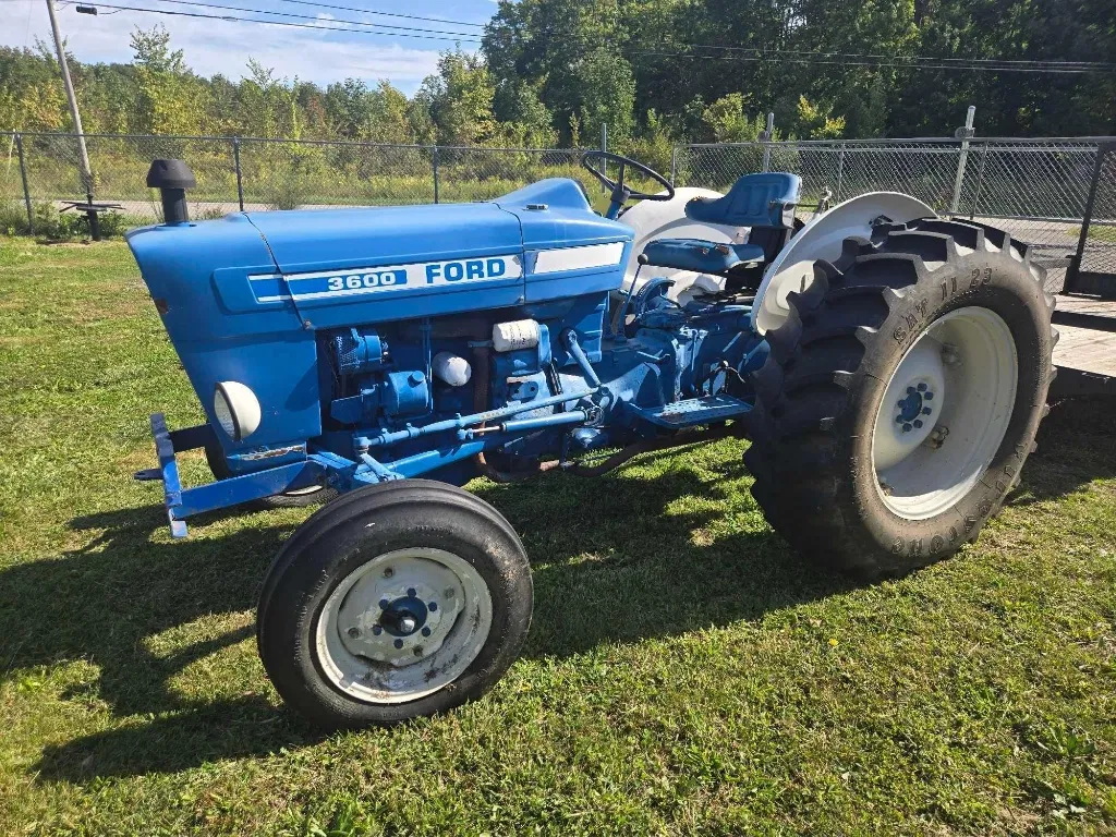 Ford 3600 Equipment Image0