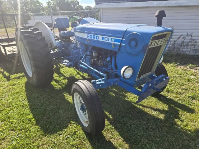 Image of Ford 3600 equipment image 2