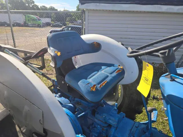 Image of Ford 3600 equipment image 3
