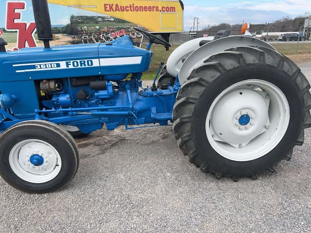 Image of Ford 3600 equipment image 3