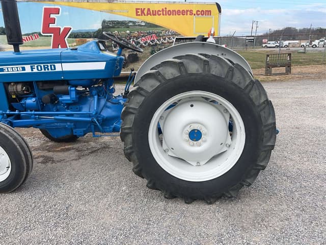 Image of Ford 3600 equipment image 2