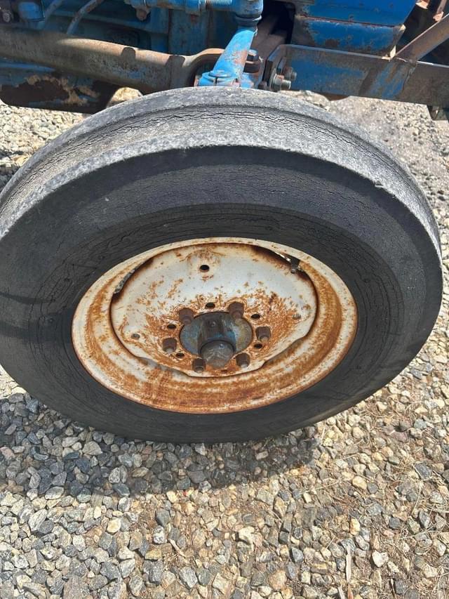 Image of Ford 3600 equipment image 3