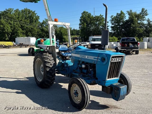 Image of Ford 3600 equipment image 2