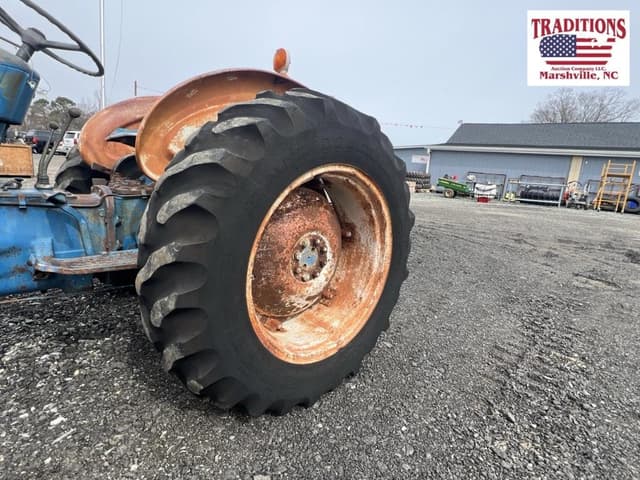 Image of Ford 3600 equipment image 2