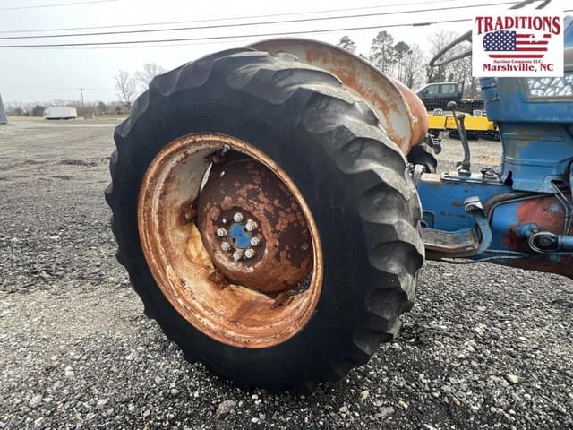 Image of Ford 3600 equipment image 4