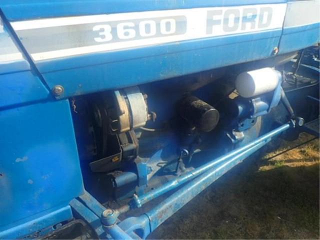 Image of Ford 3600 equipment image 3