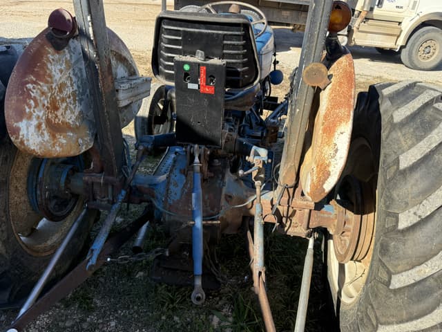 Image of Ford 3600 equipment image 3