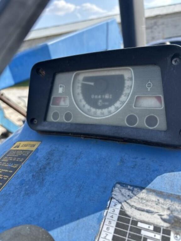 Image of Ford 3600 equipment image 3