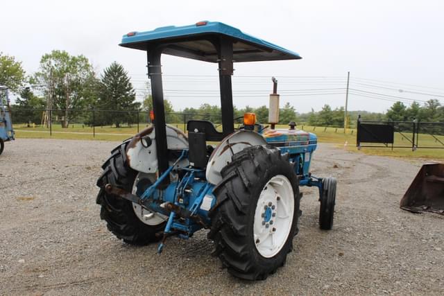 Image of Ford 3910 equipment image 4