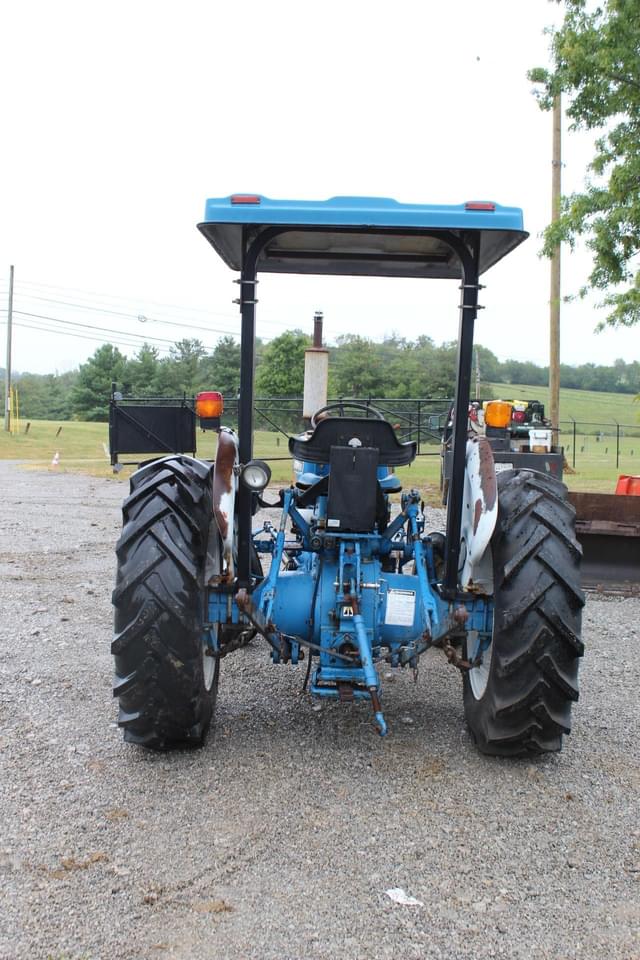 Image of Ford 3910 equipment image 3