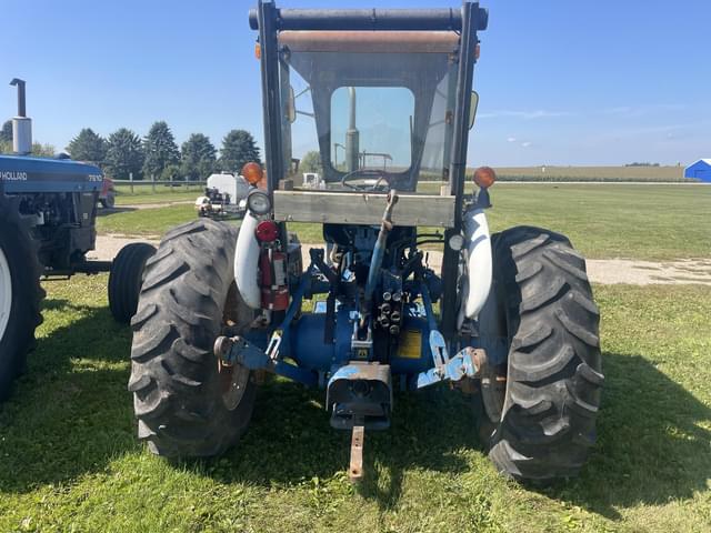 Image of Ford 3910 equipment image 3
