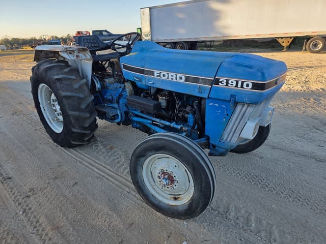 Image of Ford 3910 equipment image 2