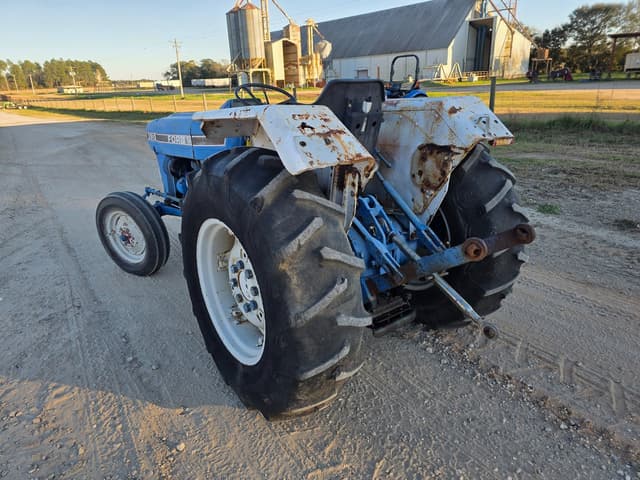 Image of Ford 3910 equipment image 4