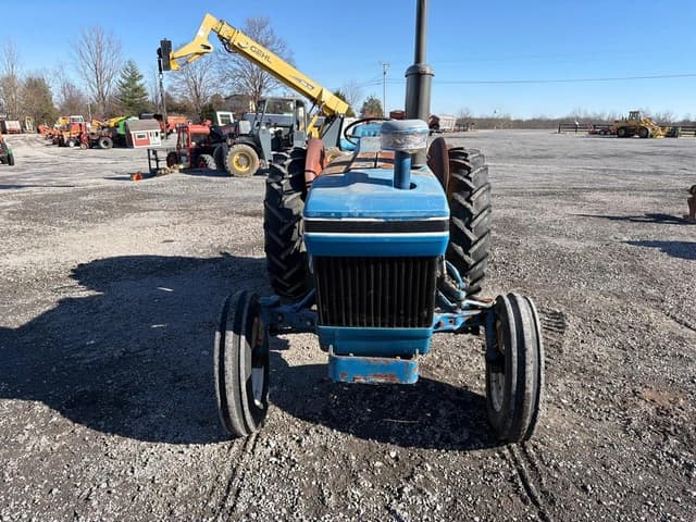 Image of Ford 3910 equipment image 2