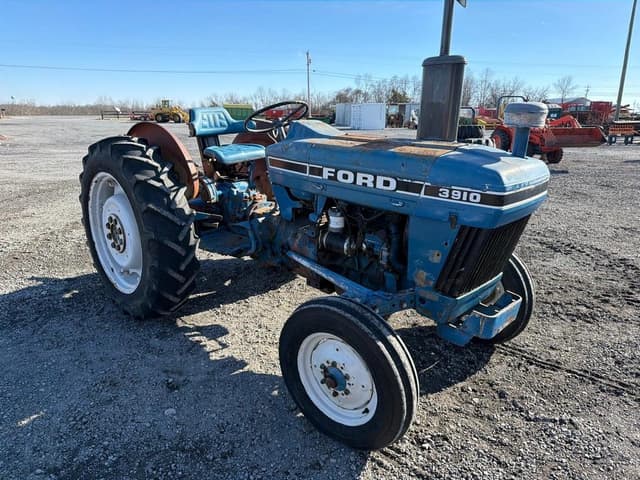 Image of Ford 3910 equipment image 3