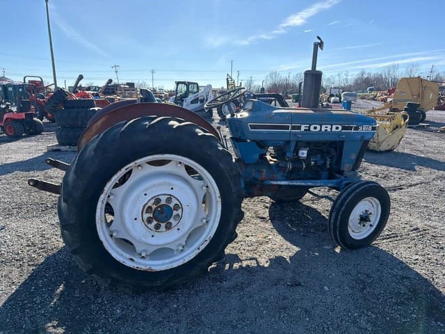 Image of Ford 3910 equipment image 4