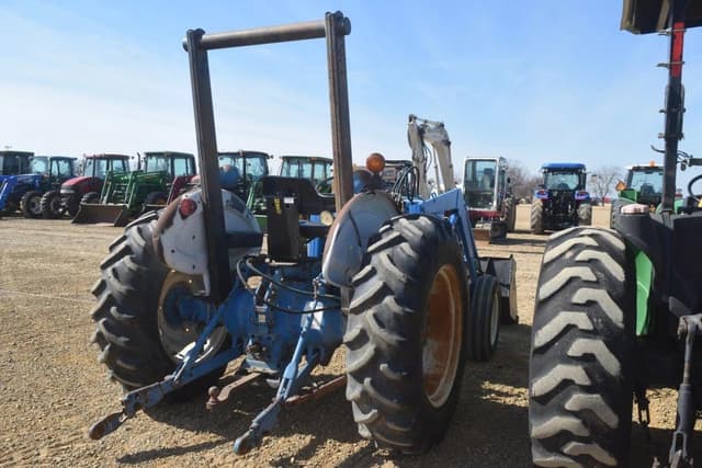 Image of Ford 3910 equipment image 2